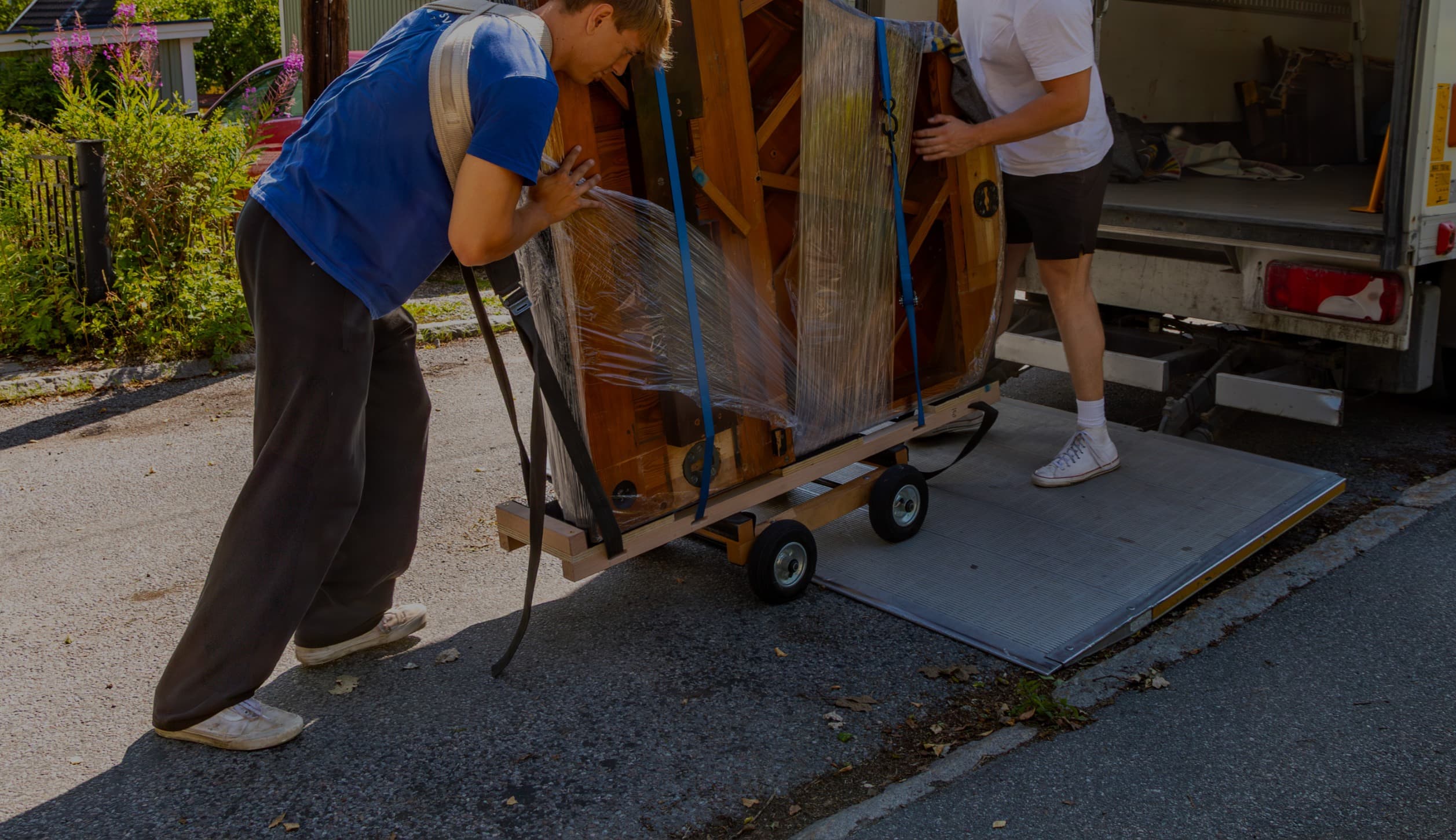 UPRIGHT · DOLLY + RAMP DESCENT