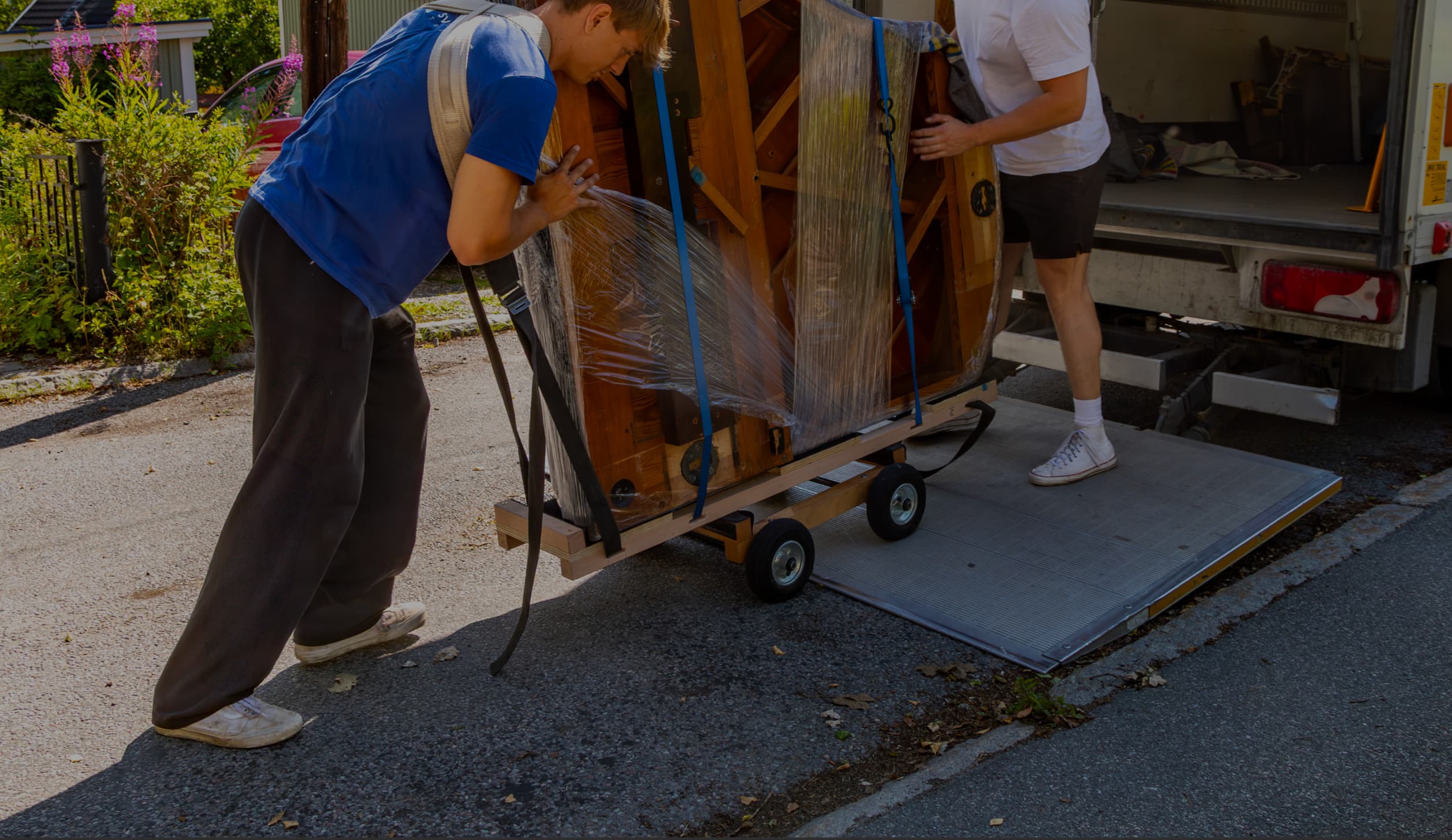 UPRIGHT · DOLLY + RAMP DESCENT