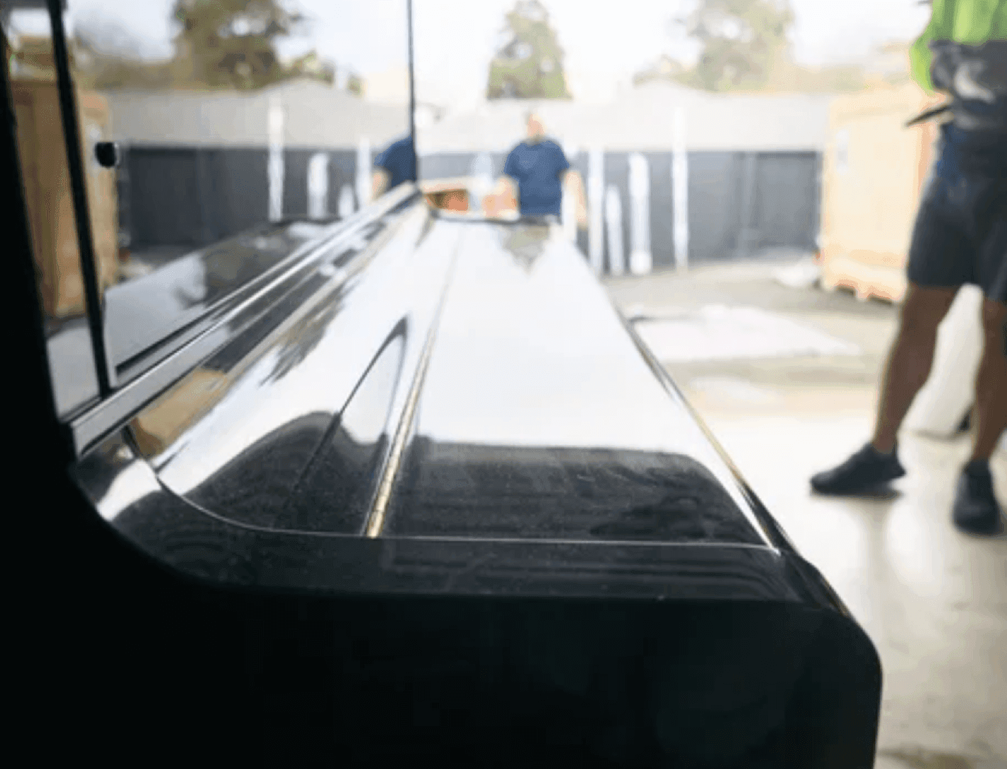 GLOSS LID · EDGE PROTECTED
